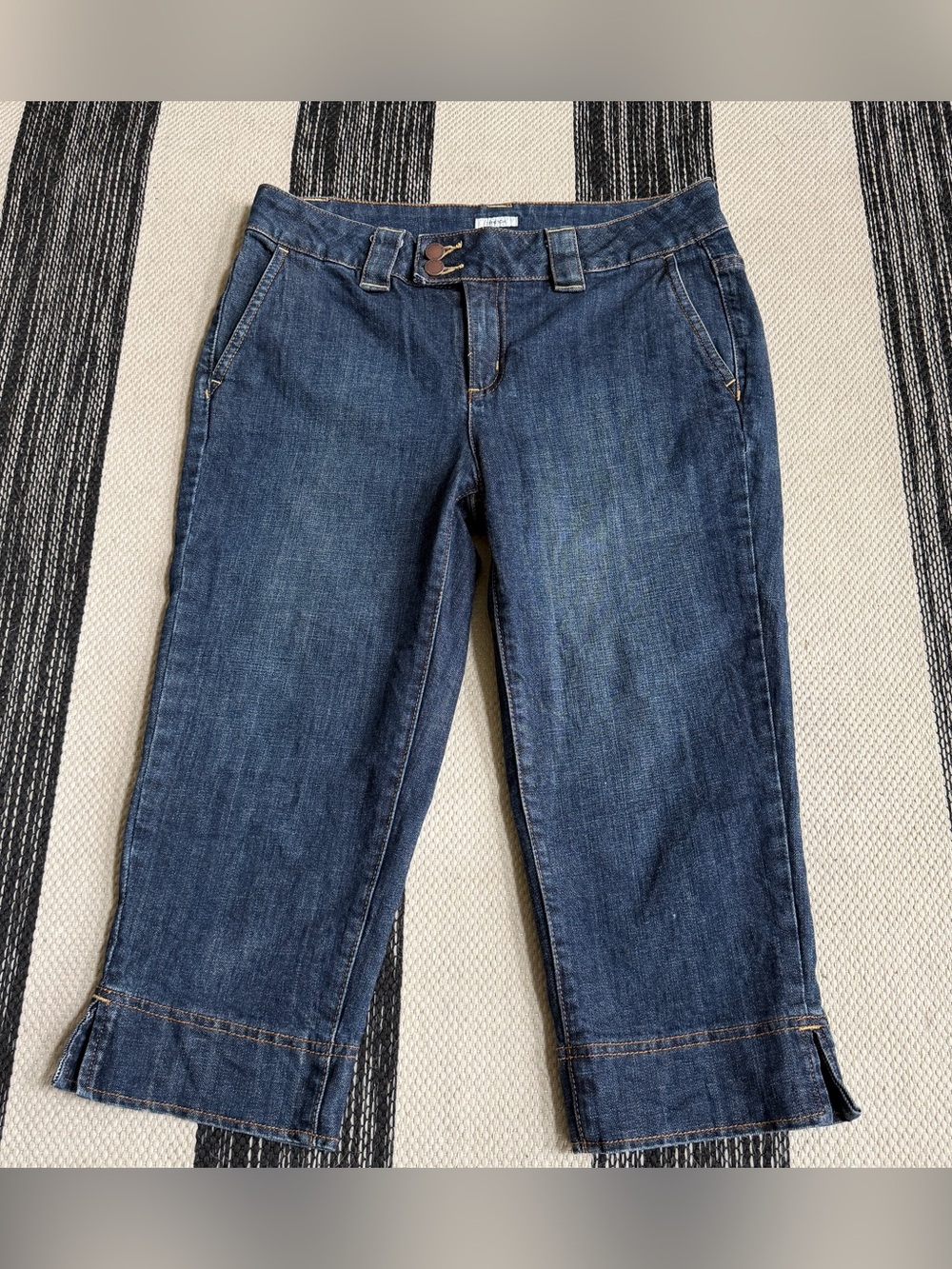 Liz Claiborne Women's Stretch Dark Blue Capri‎ Jeans Size 6